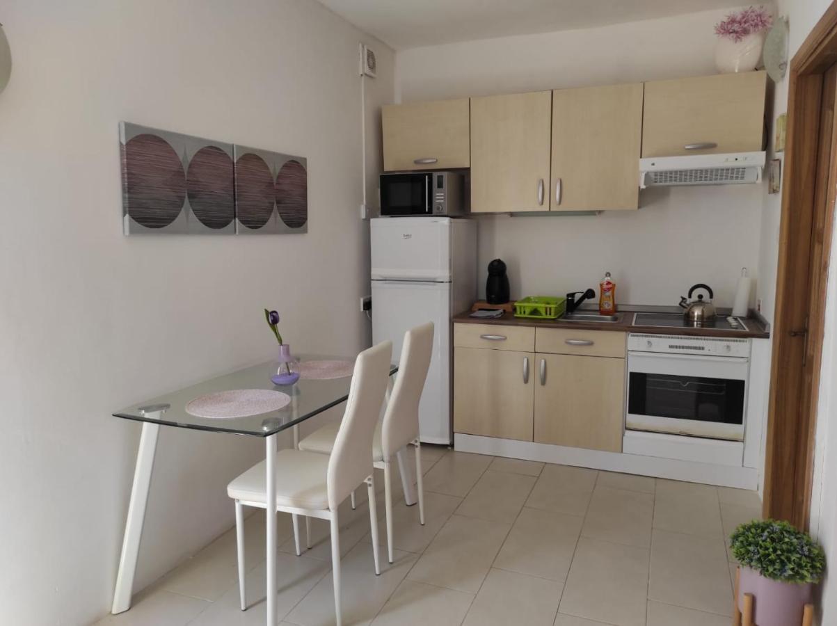 Studio Apartment With Private Terrace, Jacuzzi & Views Mosta Eksteriør bilde